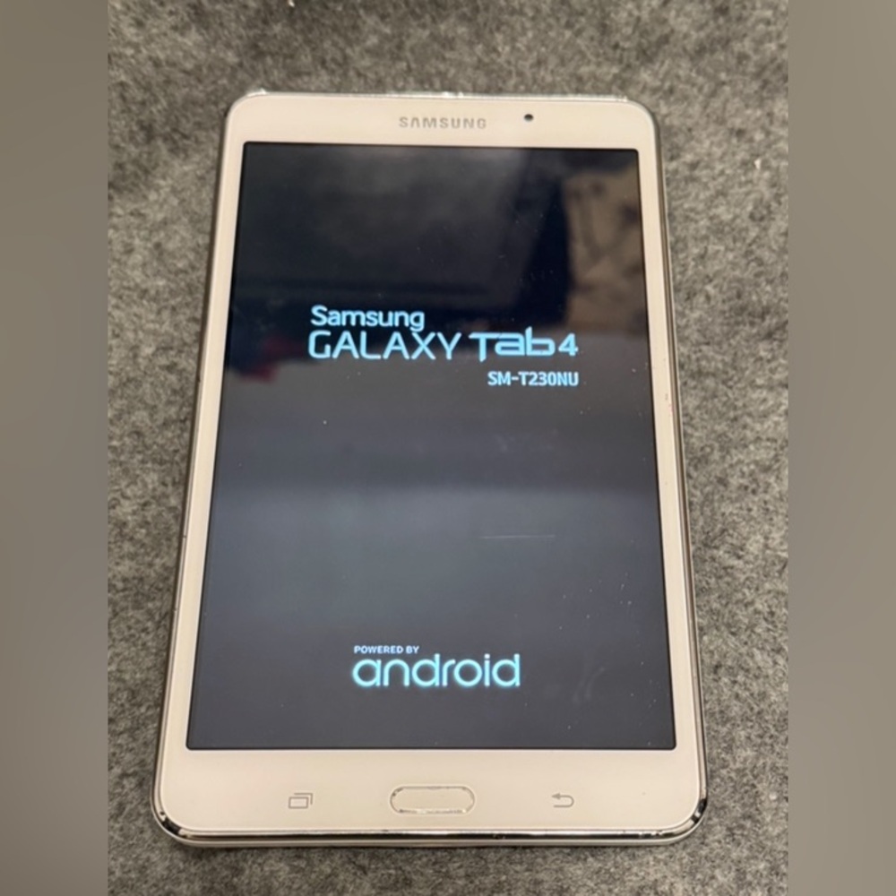 Samsung Galaxy tab 4, 7 inch white touchscreen tablet android 8gb portable Wi-Fi